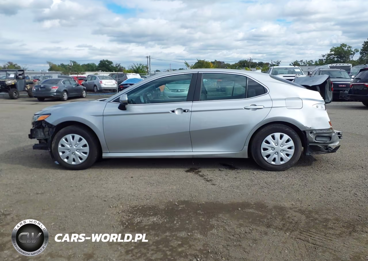 2021 Toyota Camry Le VIN:4T1C11AK9MU583839 - 14