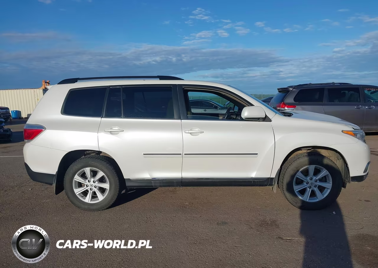 2013 Toyota Highlander Plus VIN:5TDBK3EH8DS250933 - 13