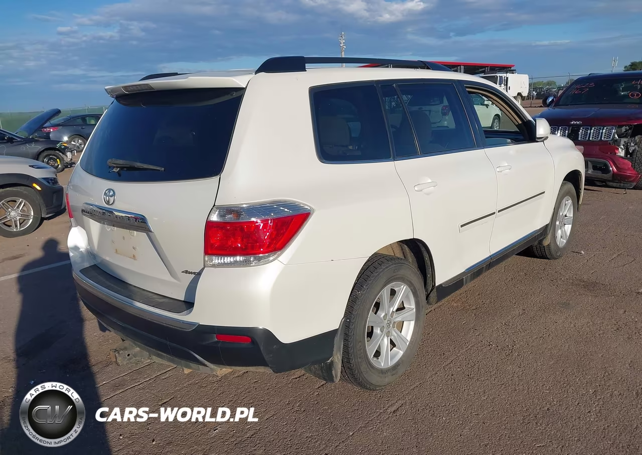 2013 Toyota Highlander Plus VIN:5TDBK3EH8DS250933 - 4