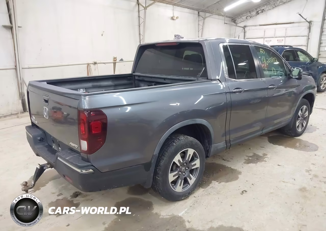 2017 Honda Ridgeline Rtl-T VIN:5FPYK3F6XHB028211 - 4