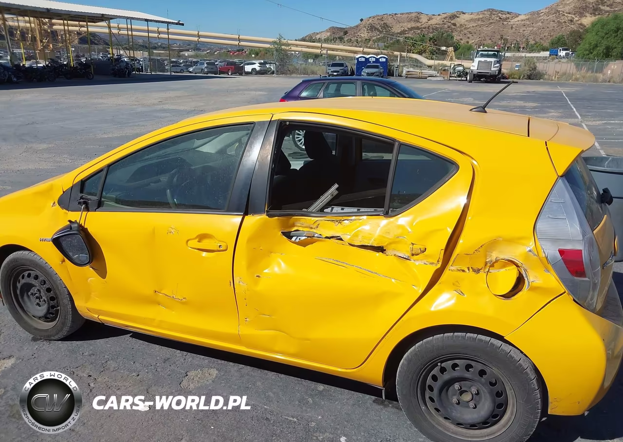 2014 Toyota Prius C Two VIN:JTDKDTB31E1068671 - 14