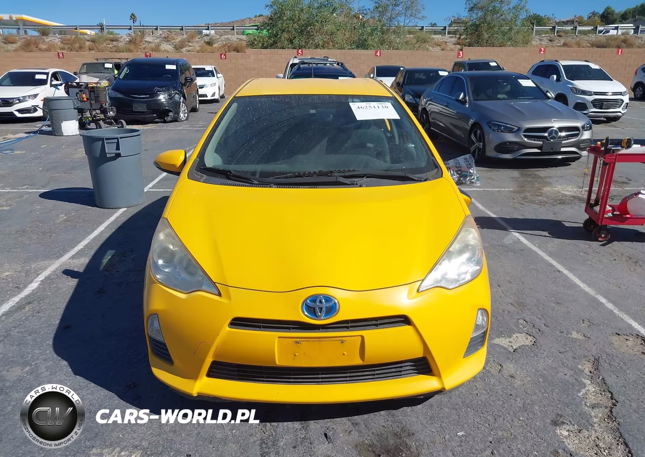 2014 Toyota Prius C Two VIN:JTDKDTB31E1068671 - 16