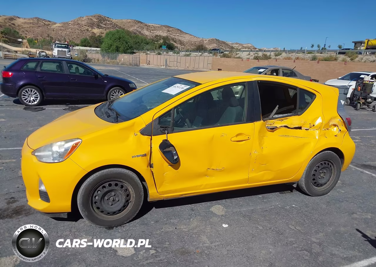 2014 Toyota Prius C Two VIN:JTDKDTB31E1068671 - 18