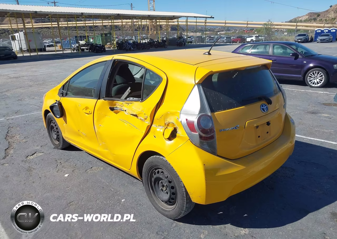 2014 Toyota Prius C Two VIN:JTDKDTB31E1068671 - 3