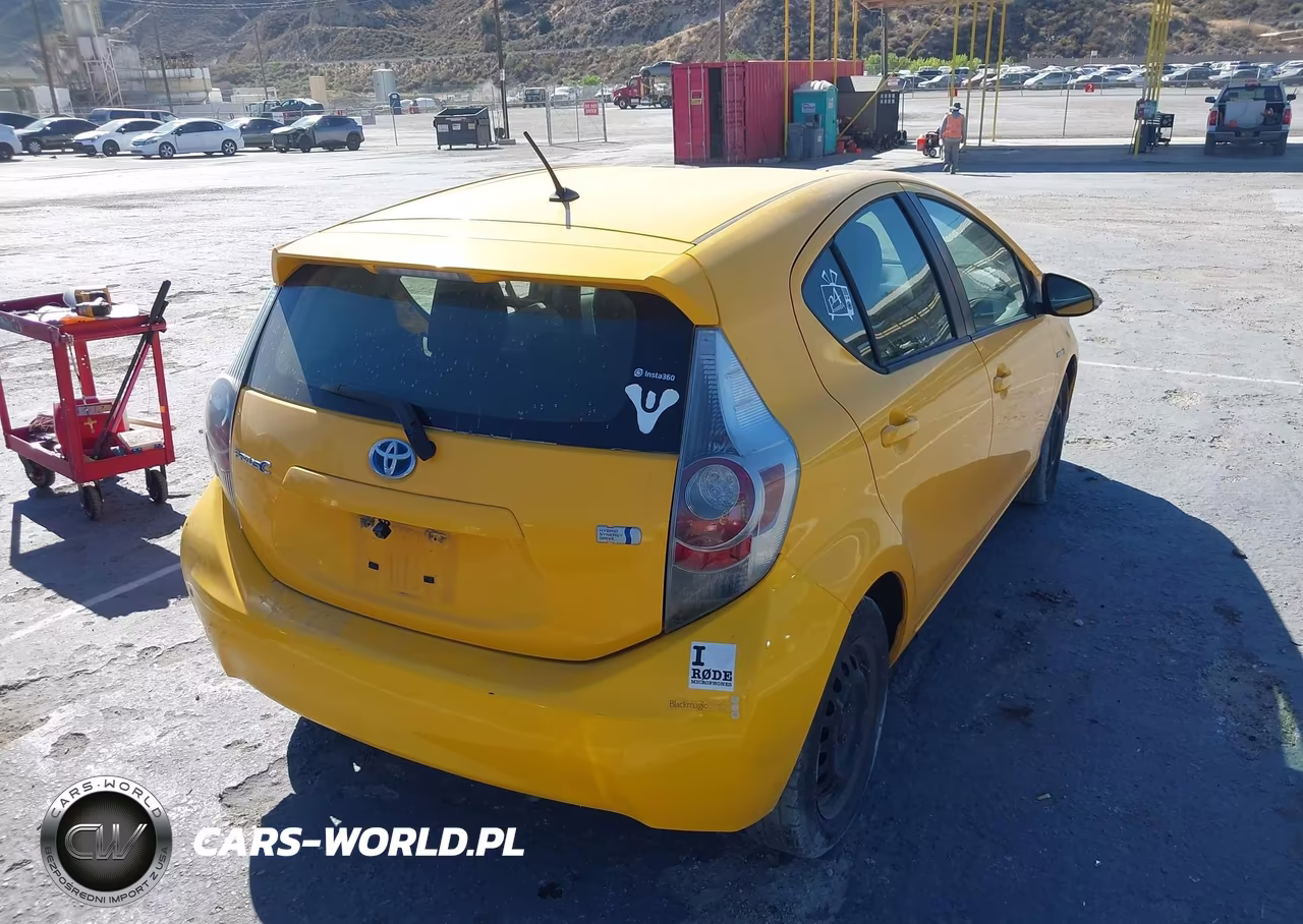2014 Toyota Prius C Two VIN:JTDKDTB31E1068671 - 4