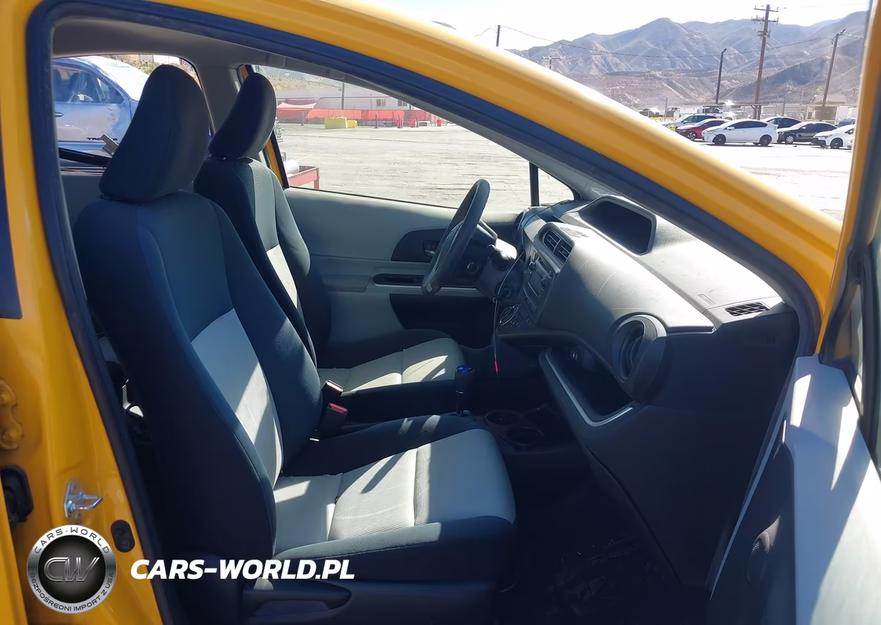 2014 Toyota Prius C Two VIN:JTDKDTB31E1068671 - 5