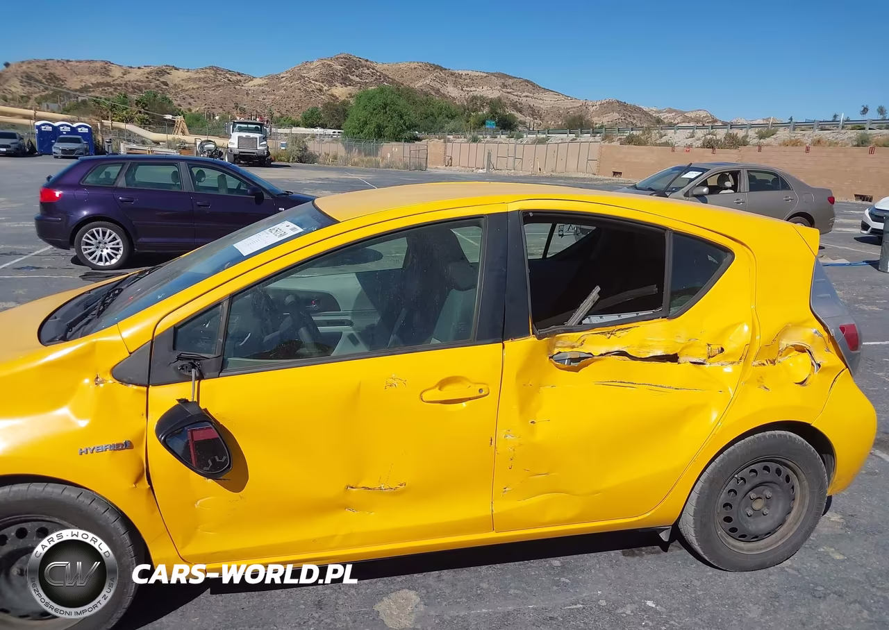 2014 Toyota Prius C Two VIN:JTDKDTB31E1068671 - 6
