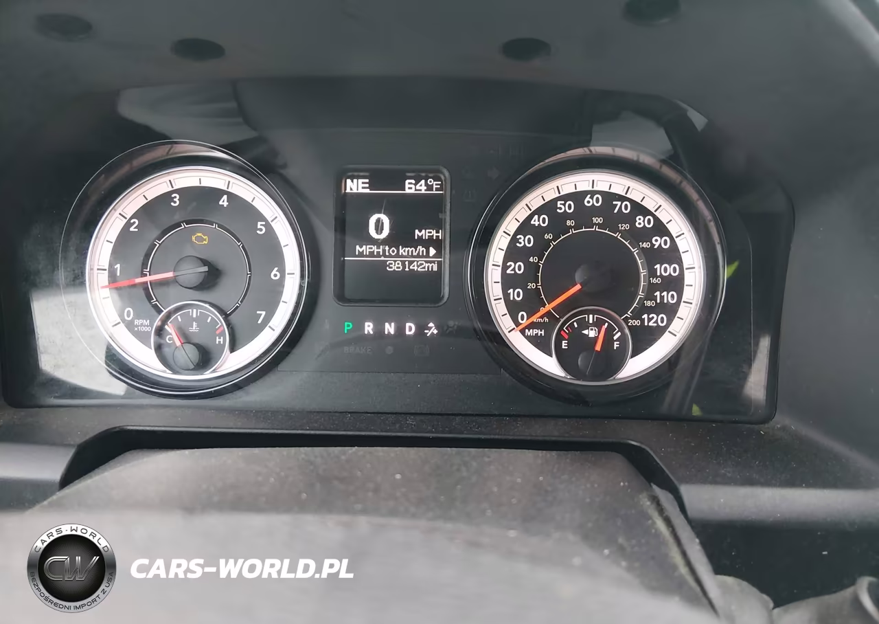 2018 Ram 3500 Tradesman 4X4 8' Box VIN:3C63R3GT8JG285247 - 7