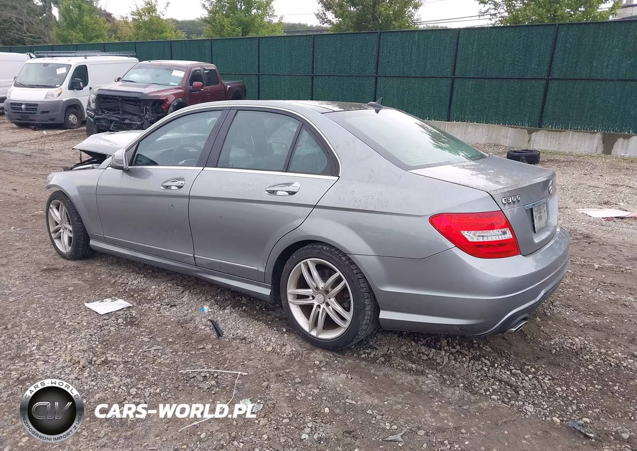 2013 Mercedes-Benz C 300 Sport 4Matic VIN:WDDGF8ABXDA844161 - 3