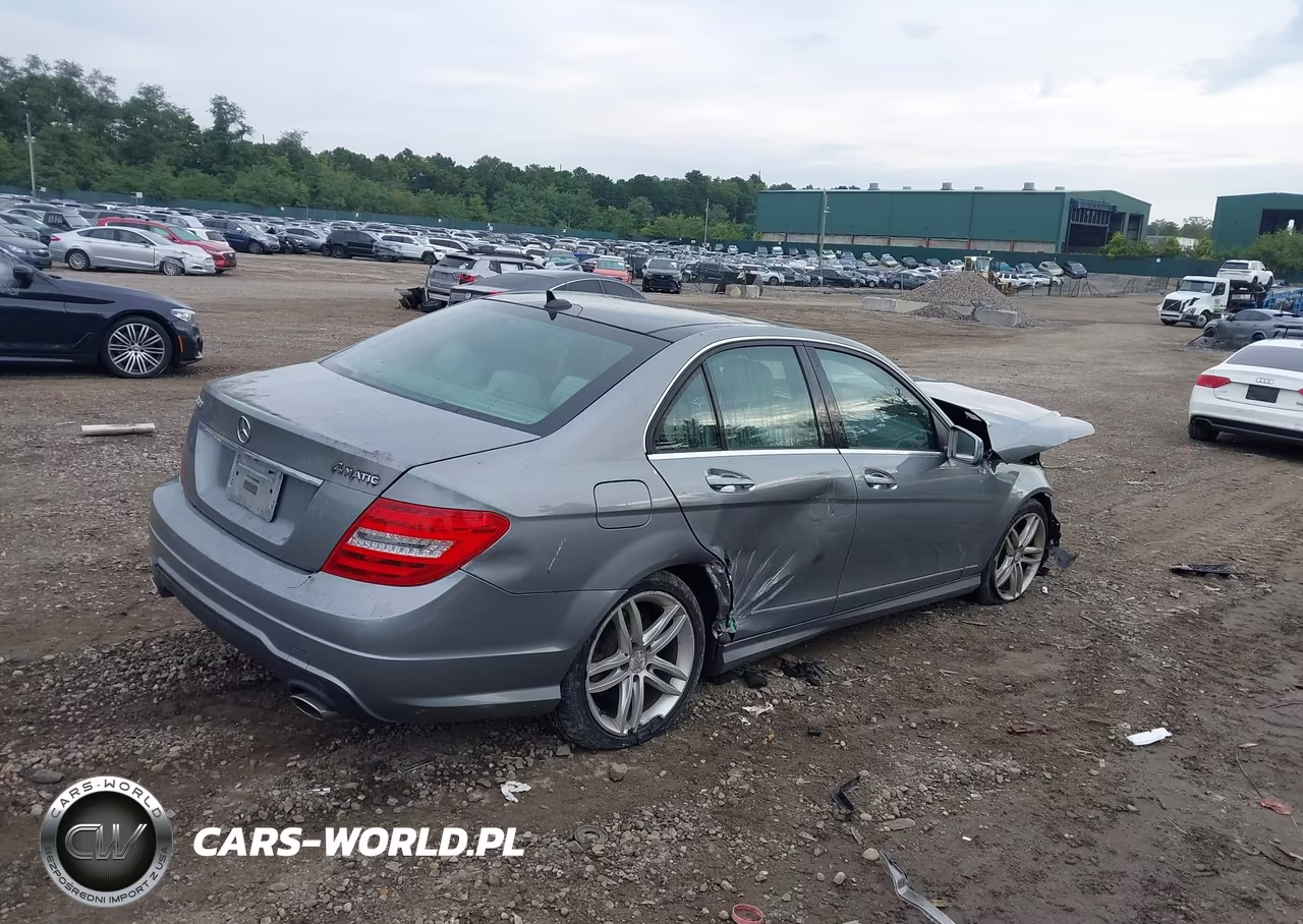 2013 Mercedes-Benz C 300 Sport 4Matic VIN:WDDGF8ABXDA844161 - 4
