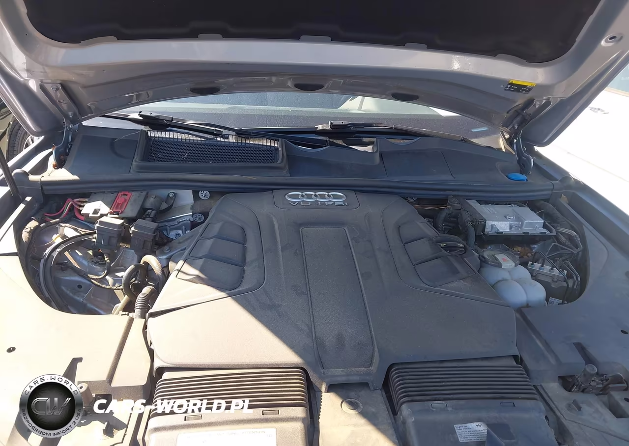 2018 Audi Q7 3.0T Premium VIN:WA1LABF70JD030646 - 10