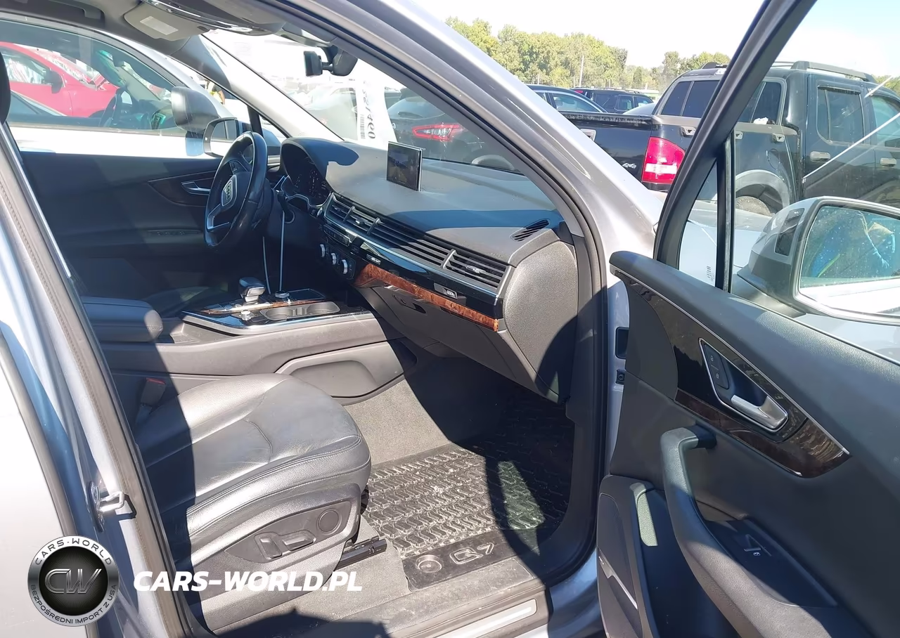 2018 Audi Q7 3.0T Premium VIN:WA1LABF70JD030646 - 5