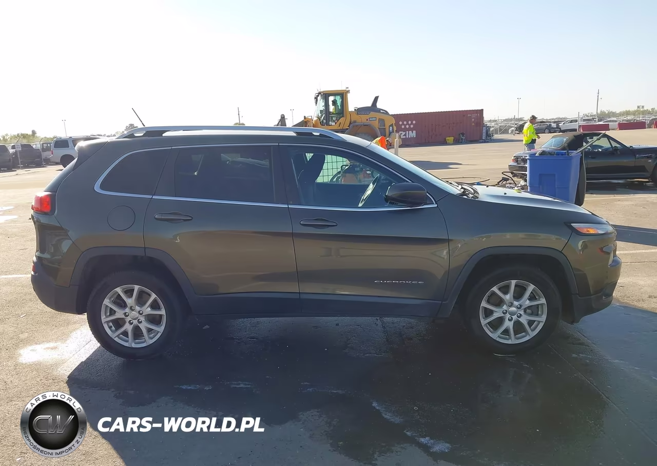 2015 Jeep Cherokee Latitude VIN:1C4PJMCS2FW583080 - 13