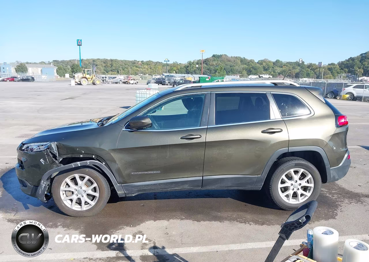 2015 Jeep Cherokee Latitude VIN:1C4PJMCS2FW583080 - 14