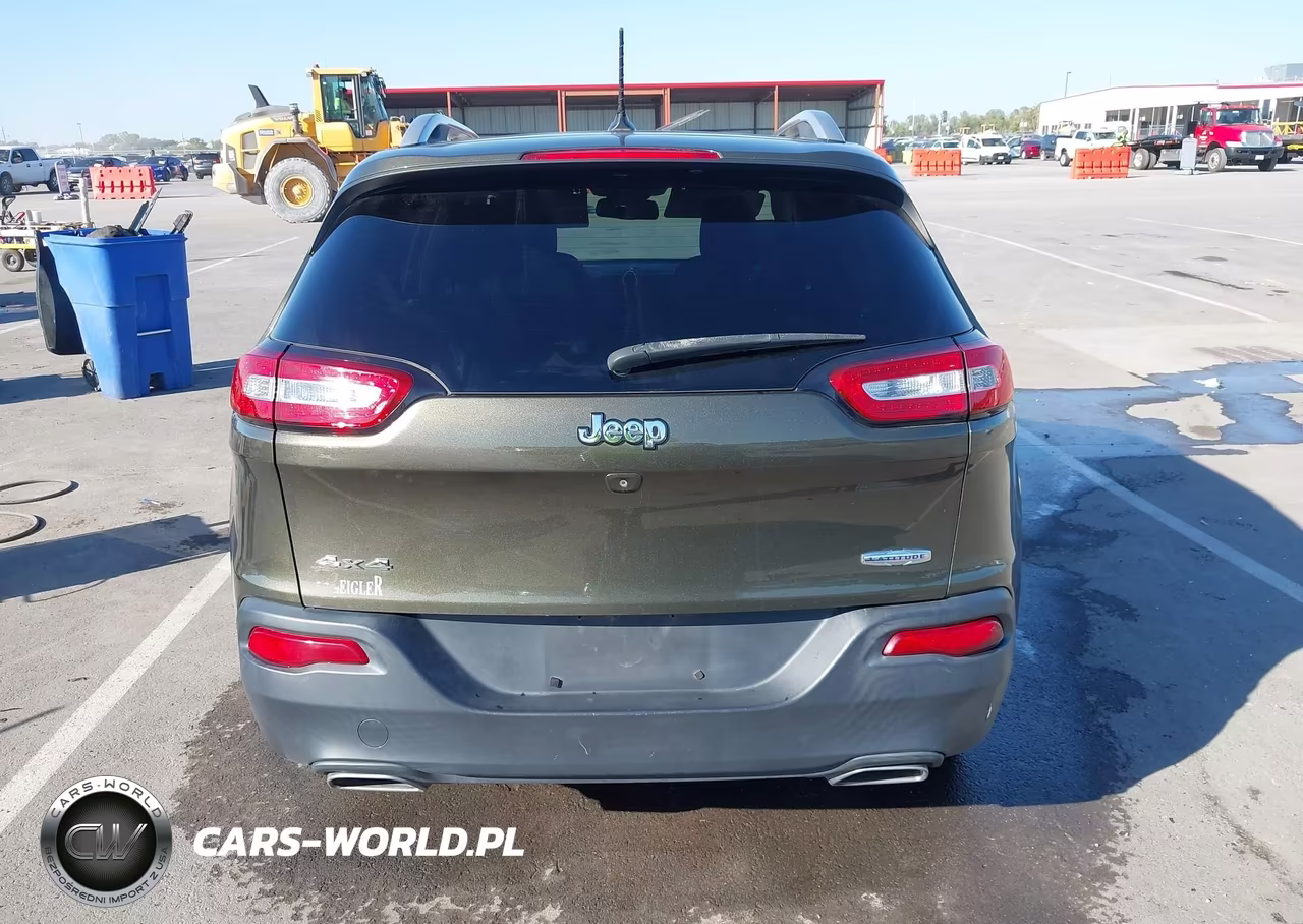2015 Jeep Cherokee Latitude VIN:1C4PJMCS2FW583080 - 16