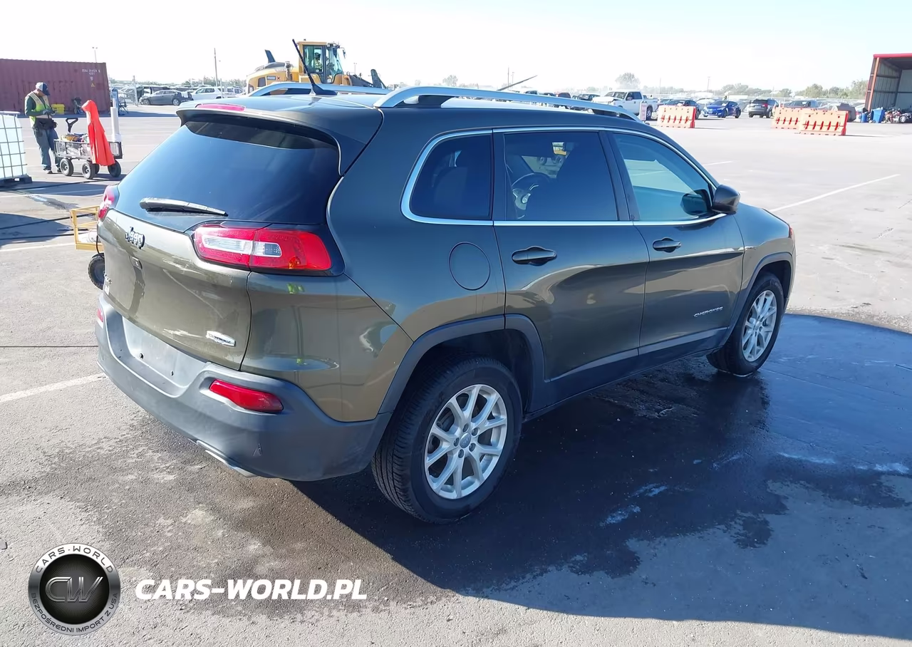 2015 Jeep Cherokee Latitude VIN:1C4PJMCS2FW583080 - 4