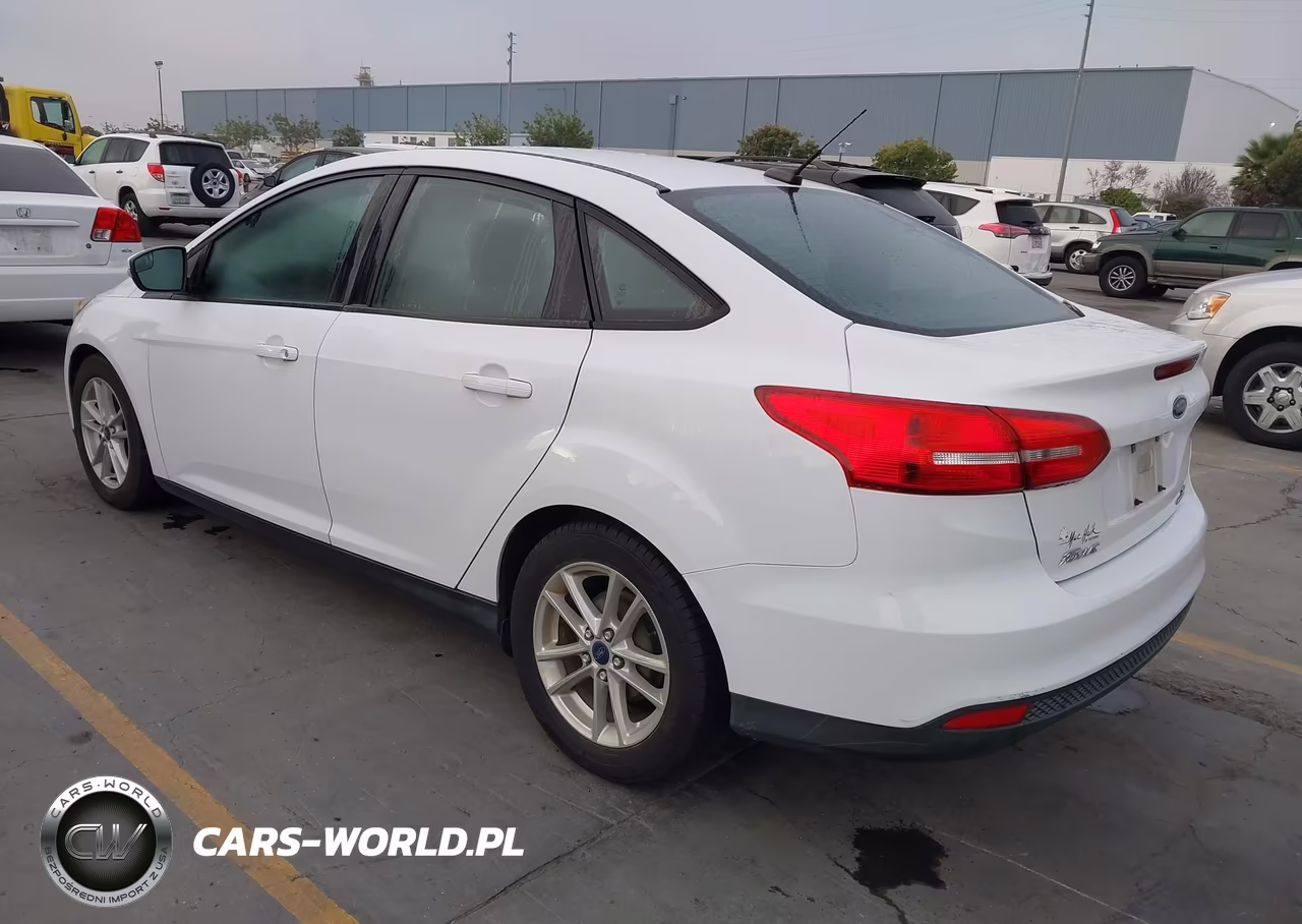 2016 Ford Focus Se VIN:1FADP3F23GL272404 - 3