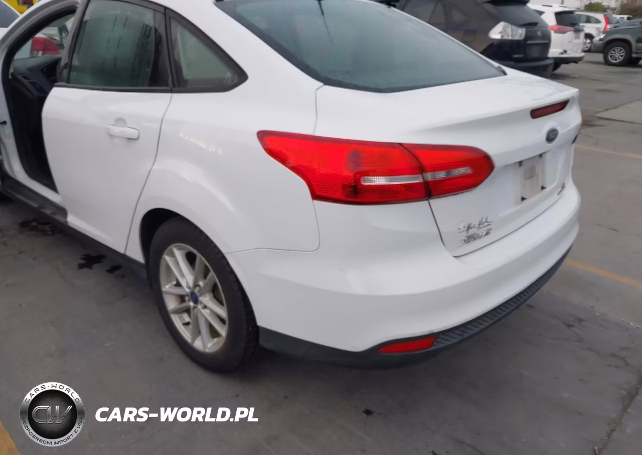 2016 Ford Focus Se VIN:1FADP3F23GL272404 - 6