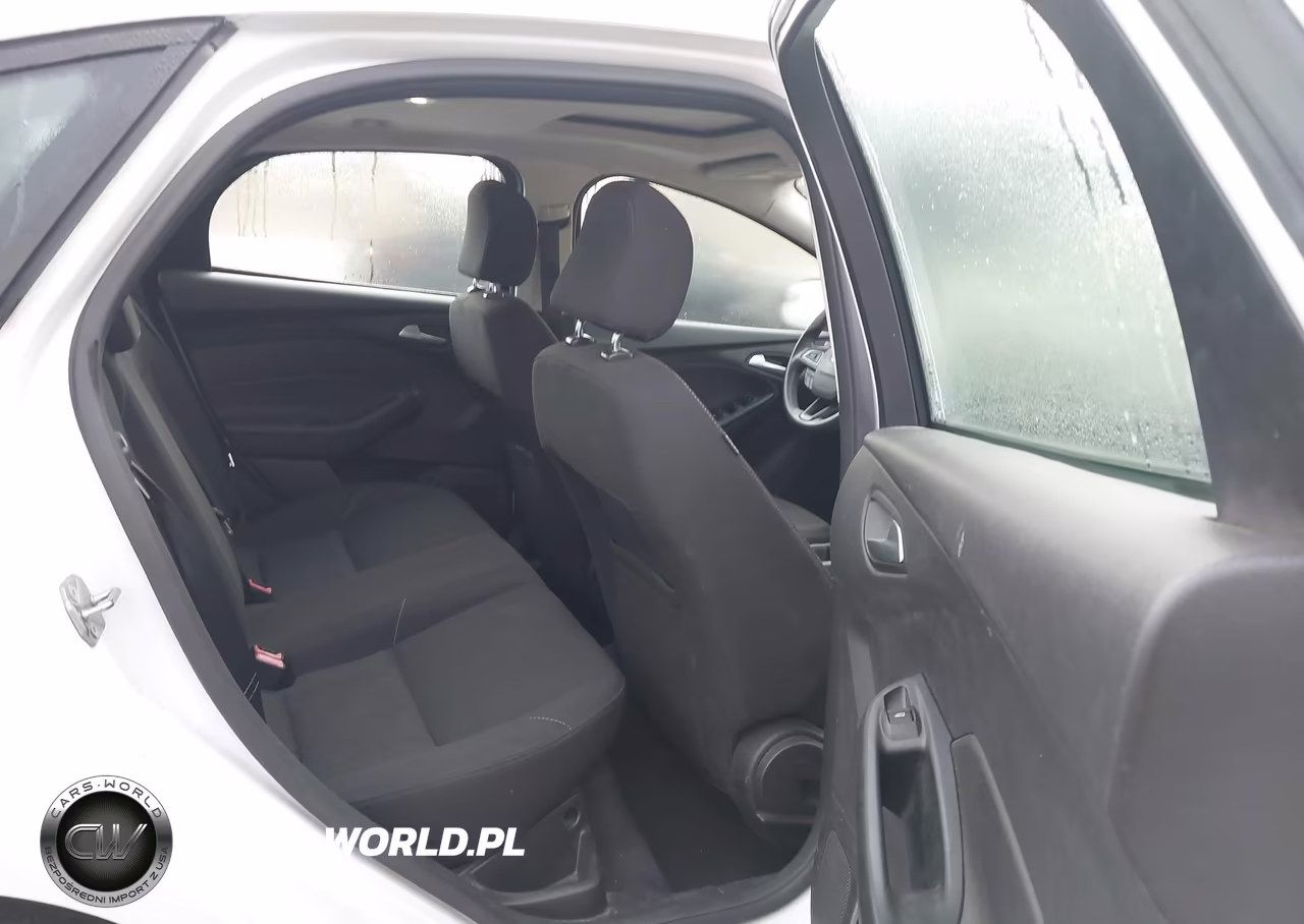 2016 Ford Focus Se VIN:1FADP3F23GL272404 - 8