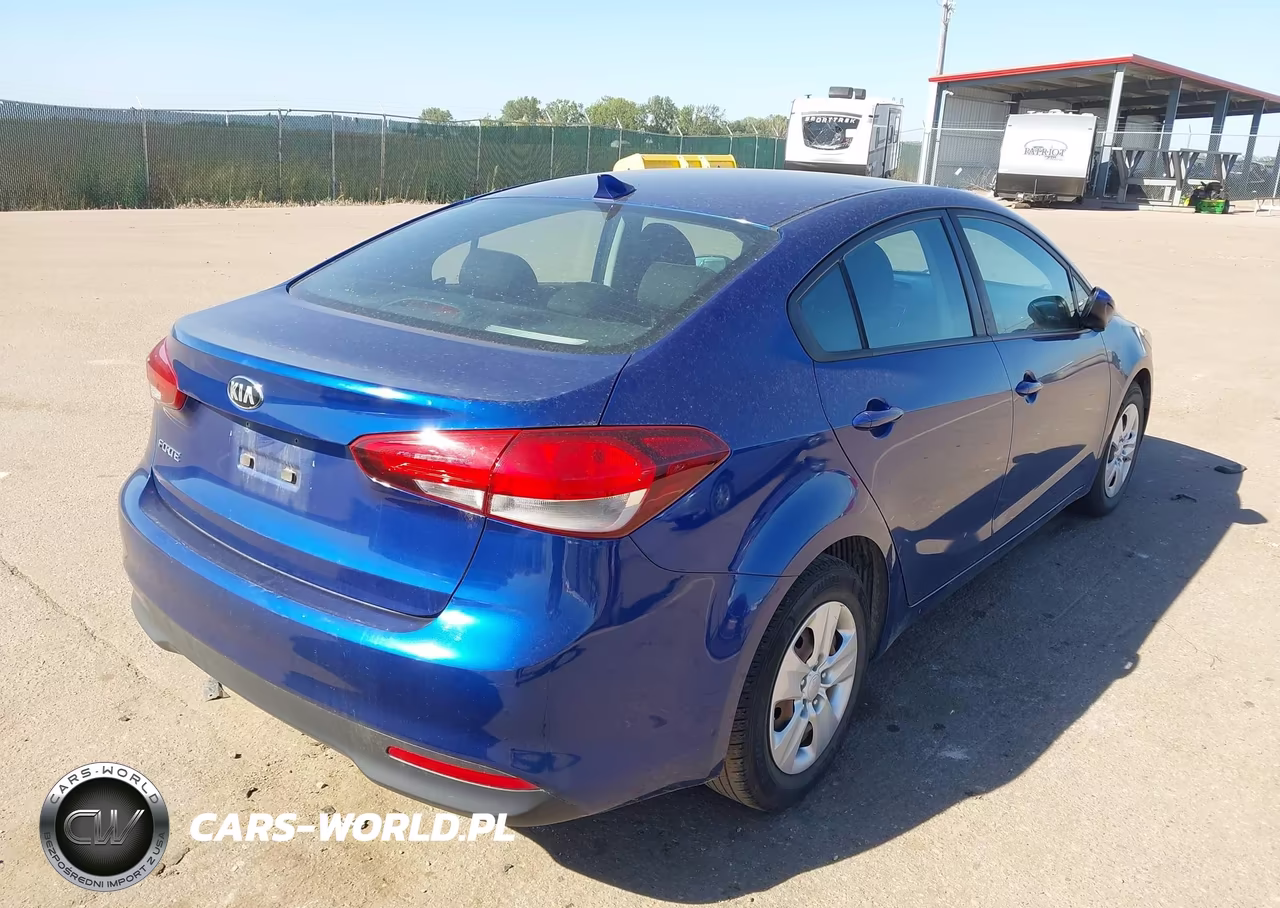 2018 Kia Forte Lx VIN:3KPFK4A73JE176556 - 4