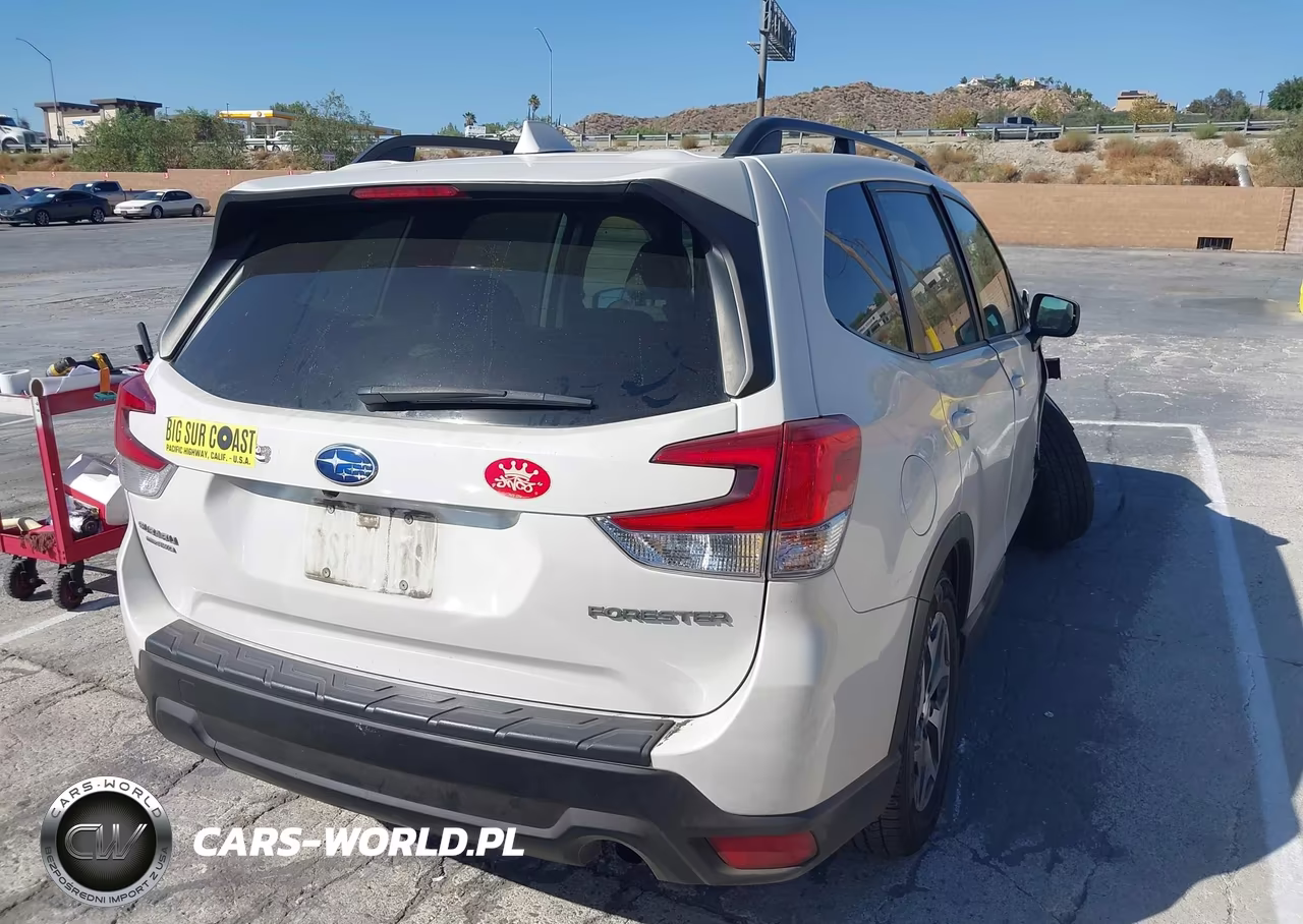 2020 Subaru Forester Premium VIN:JF2SKAJC5LH608461 - 4