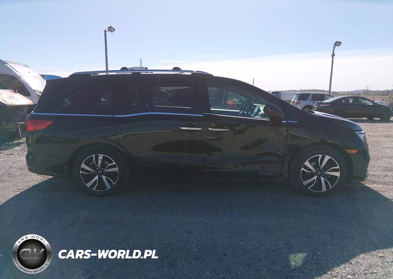 2018 Honda Odyssey Elite VIN:5FNRL6H96JB071811 - 13