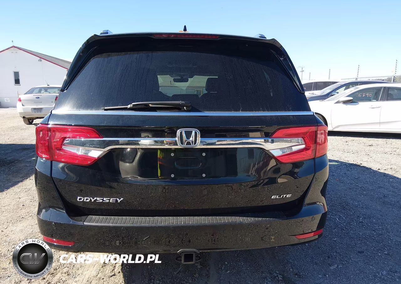 2018 Honda Odyssey Elite VIN:5FNRL6H96JB071811 - 16