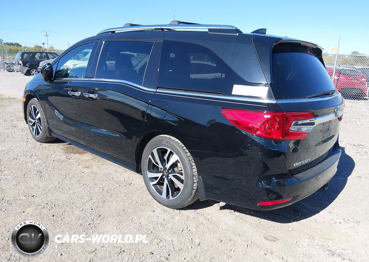 2018 Honda Odyssey Elite VIN:5FNRL6H96JB071811 - 3