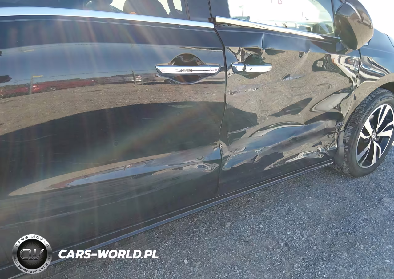 2018 Honda Odyssey Elite VIN:5FNRL6H96JB071811 - 6