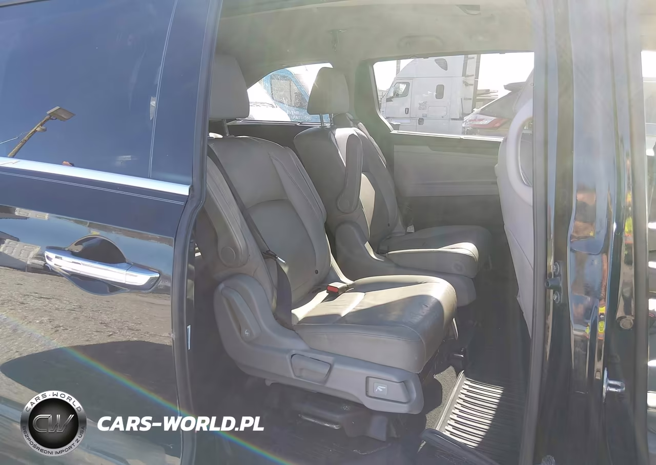 2018 Honda Odyssey Elite VIN:5FNRL6H96JB071811 - 8