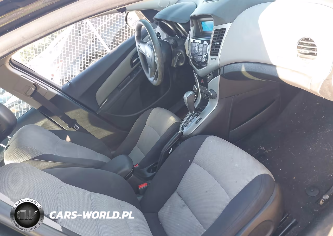 2014 Chevrolet Cruze Ls Auto VIN:1G1PA5SHXE7333082 - 5