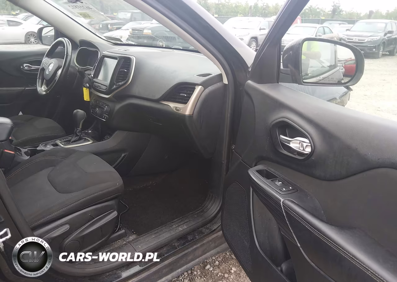 2016 Jeep Cherokee Latitude VIN:1C4PJMCB8GW162692 - 5