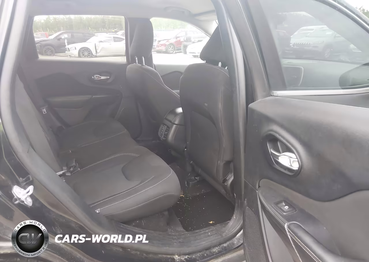 2016 Jeep Cherokee Latitude VIN:1C4PJMCB8GW162692 - 8