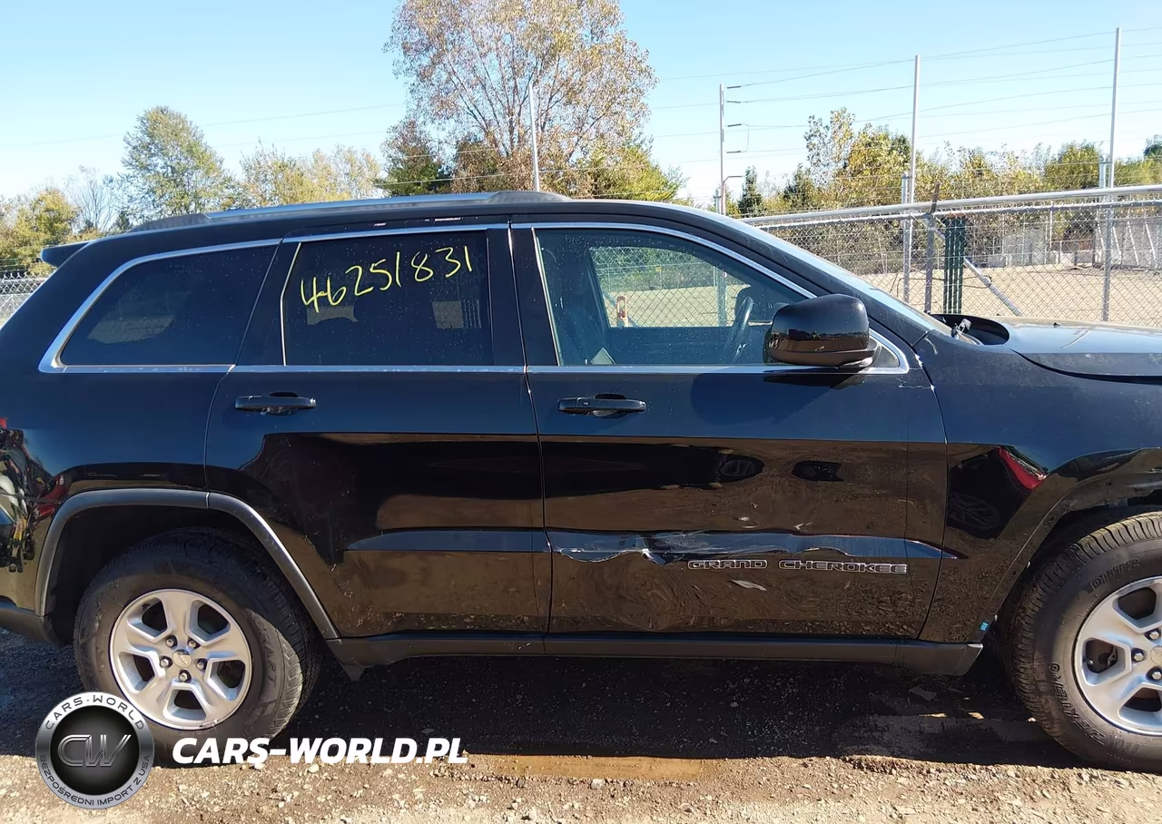 2017 Jeep Grand Cherokee Laredo 4X4 VIN:1C4RJFAG6HC755005 - 14