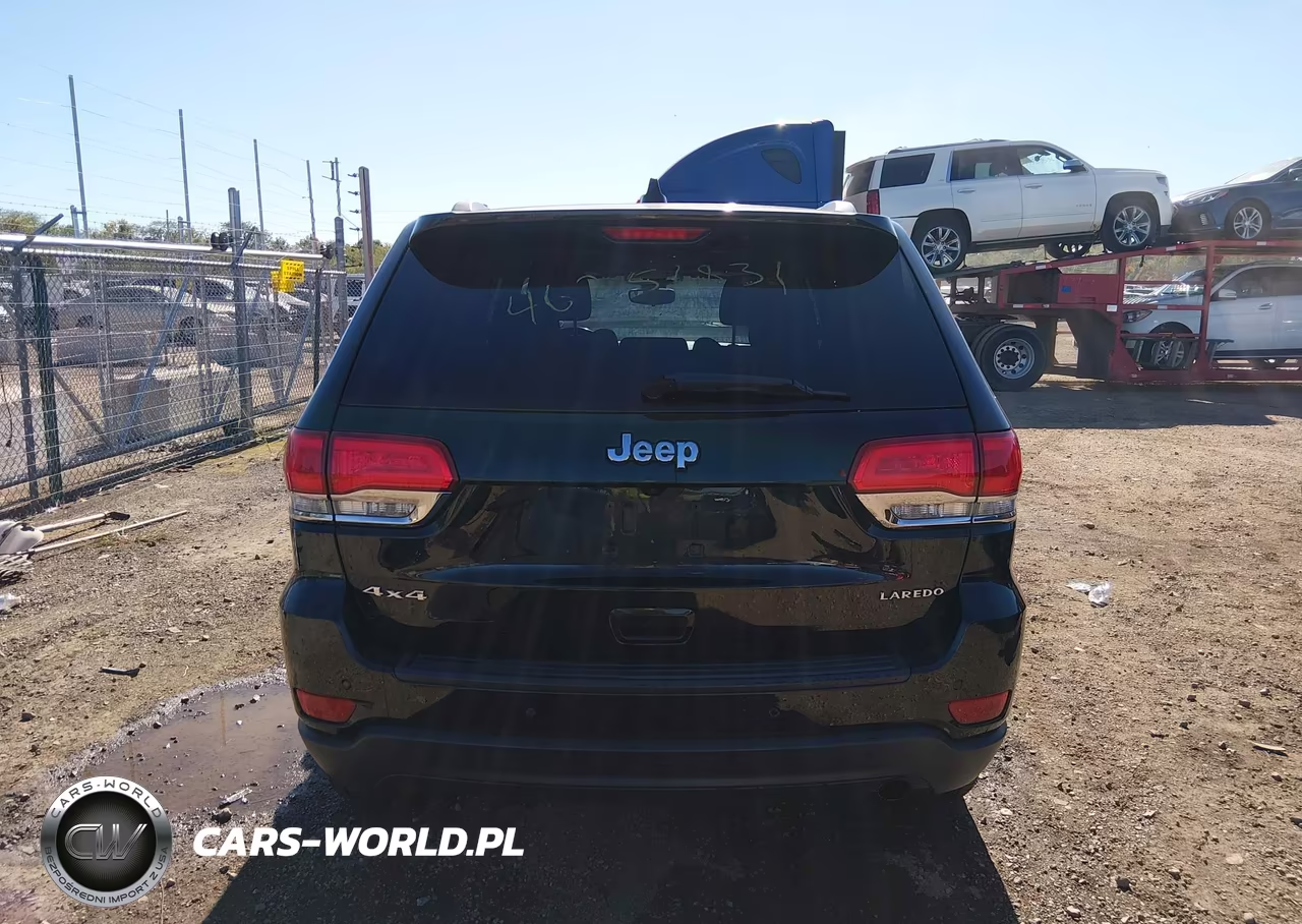 2017 Jeep Grand Cherokee Laredo 4X4 VIN:1C4RJFAG6HC755005 - 17
