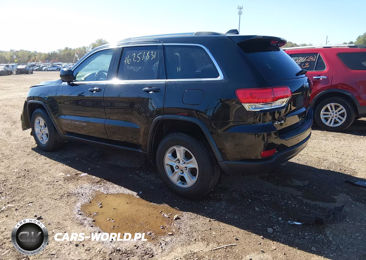 2017 Jeep Grand Cherokee Laredo 4X4 VIN:1C4RJFAG6HC755005 - 3