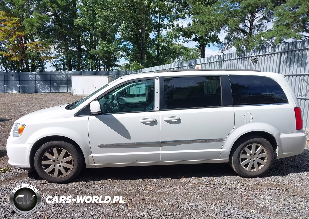 2016 Chrysler Town & Country Touring VIN:2C4RC1BG7GR205328 - 14