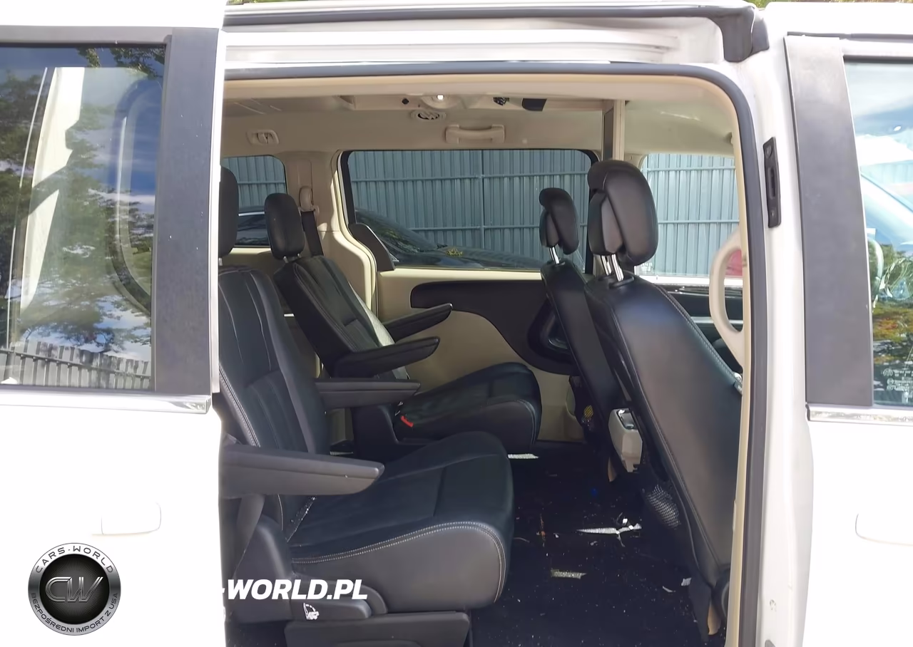 2016 Chrysler Town & Country Touring VIN:2C4RC1BG7GR205328 - 8