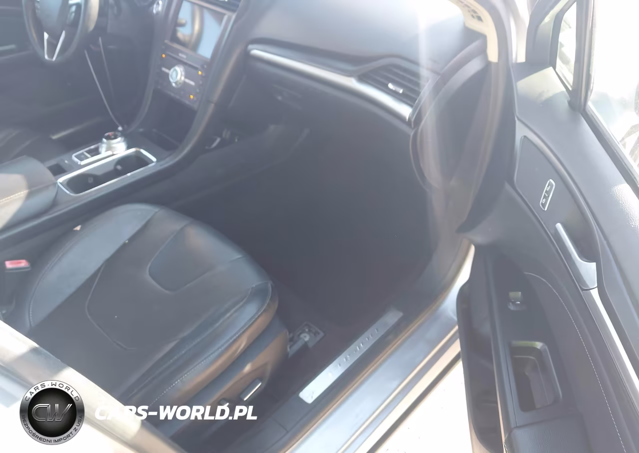 2020 Ford Fusion Titanium VIN:3FA6P0D97LR153290 - 5