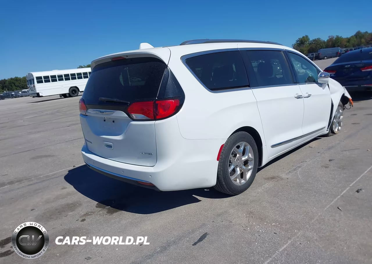 2018 Chrysler Pacifica Limited VIN:2C4RC1GG7JR149651 - 4