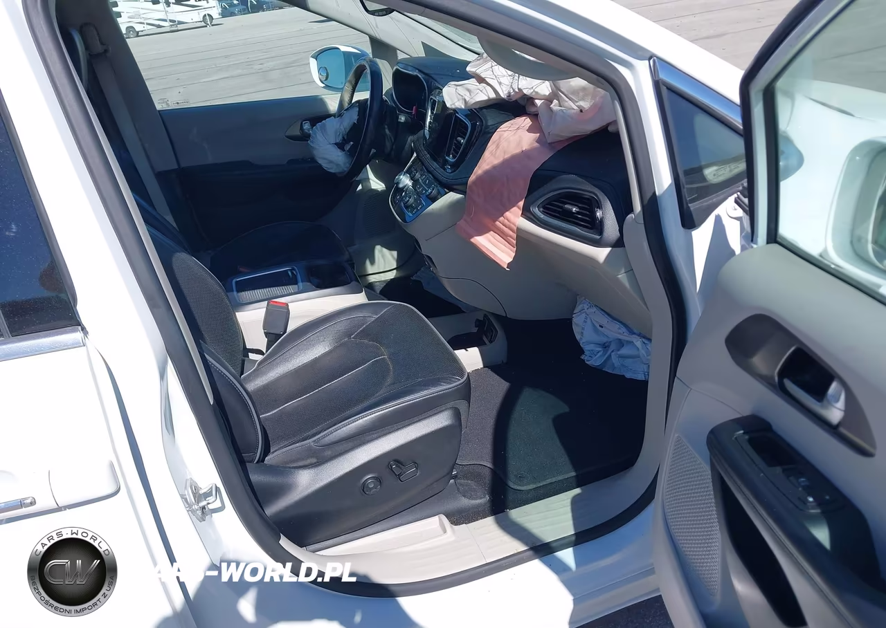 2018 Chrysler Pacifica Limited VIN:2C4RC1GG7JR149651 - 5