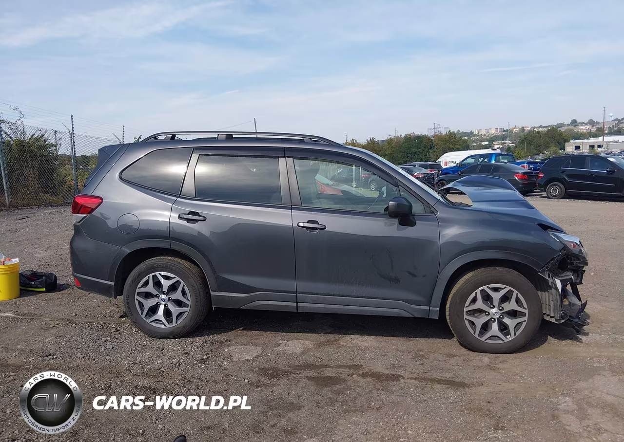 2022 Subaru Forester Premium VIN:JF2SKAEC8NH483856 - 13