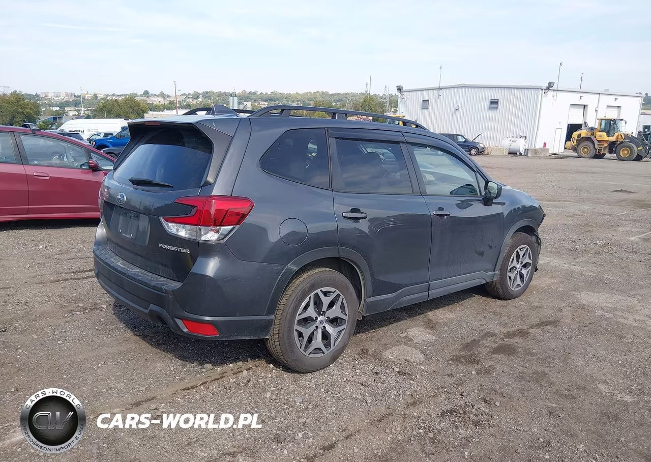 2022 Subaru Forester Premium VIN:JF2SKAEC8NH483856 - 4