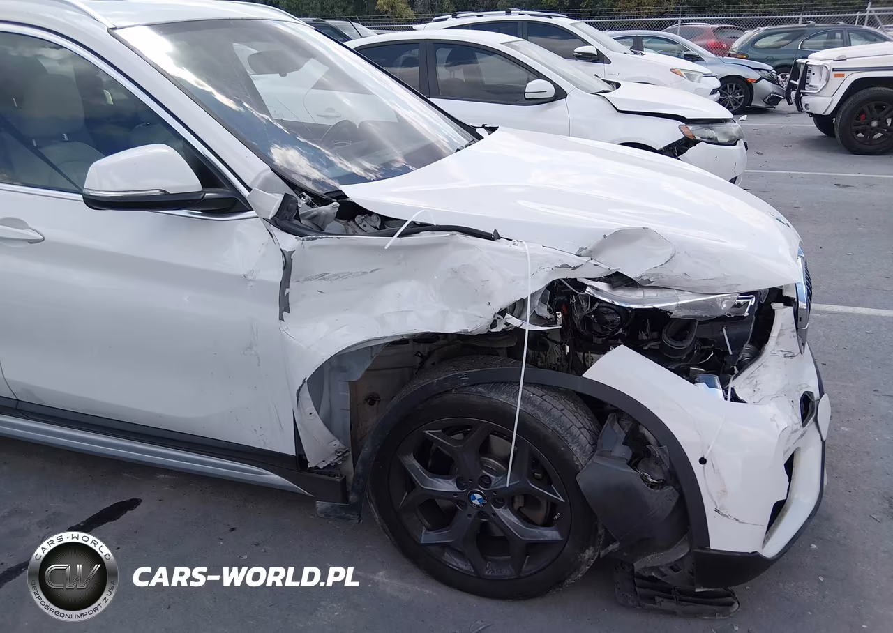 2018 BMW X1 xDrive28I VIN:WBXHT3C34J5L27087 - 17