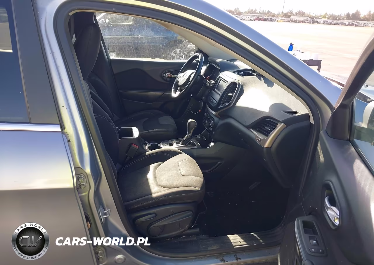 2014 Jeep Cherokee Latitude VIN:1C4PJMCB3EW252569 - 5