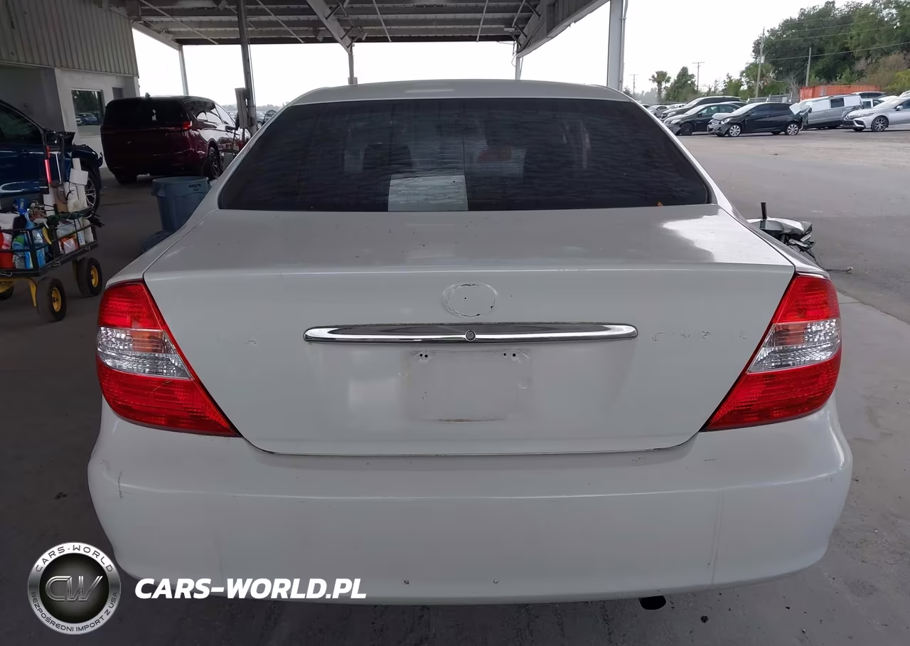 2002 Toyota Camry Le VIN:4T1BE32K02U018581 - 17