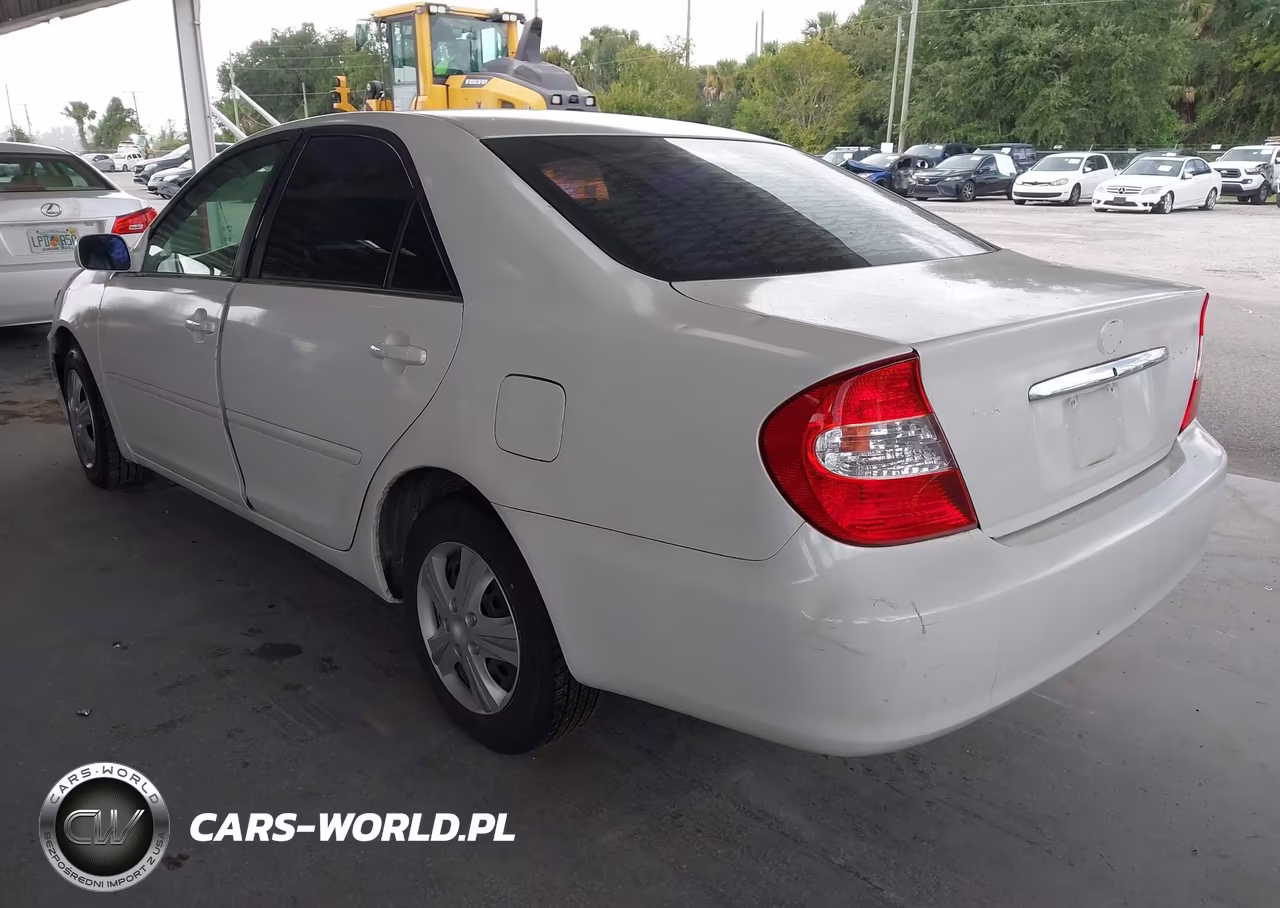 2002 Toyota Camry Le VIN:4T1BE32K02U018581 - 3
