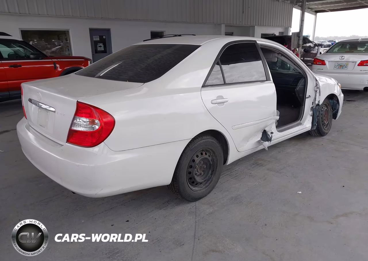 2002 Toyota Camry Le VIN:4T1BE32K02U018581 - 4