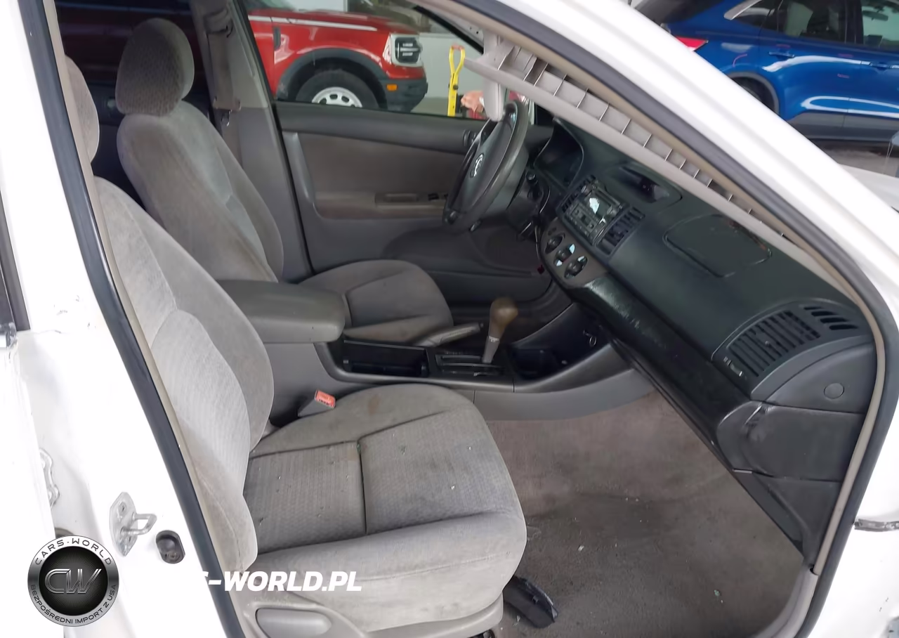 2002 Toyota Camry Le VIN:4T1BE32K02U018581 - 5
