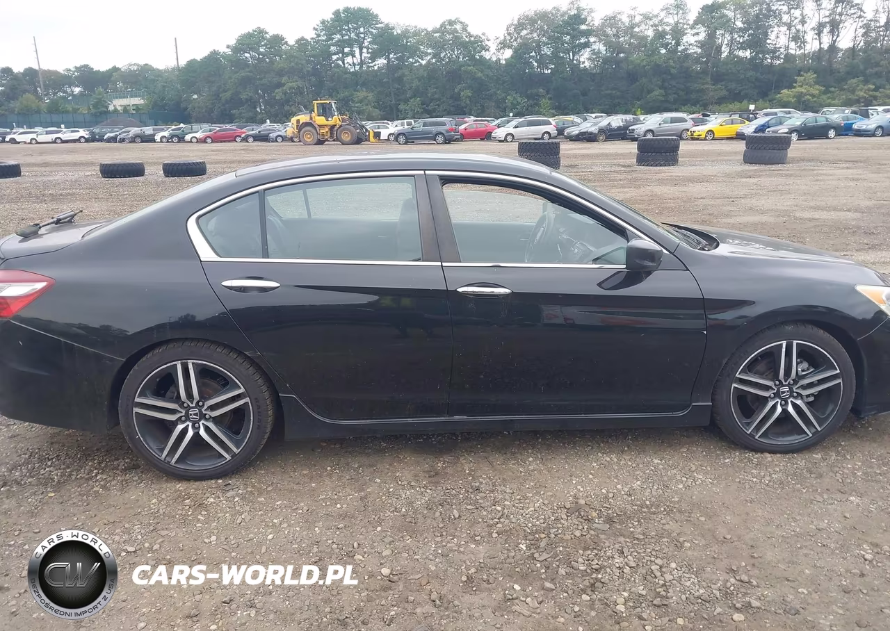 2017 Honda Accord Sport VIN:1HGCR2F55HA058601 - 13